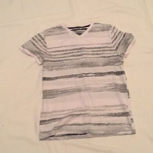 Epic threads v-neck kids Lg